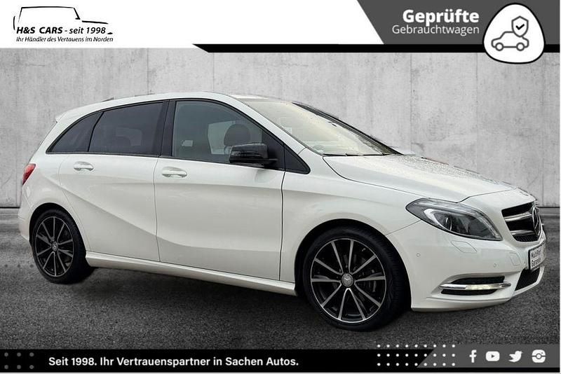 Weiß Gebraucht 2014 Mercedes B180 Night Van / Kleinbus | 14.950 € (Fairer Preis) - Bild 1/4