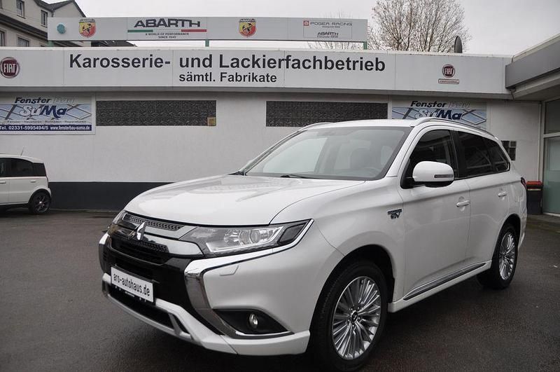 Weiß Gebraucht 2020 Mitsubishi Outlander P-HEV Basis SUV | 19.990 € (Fairer Preis) - Bild 1/4