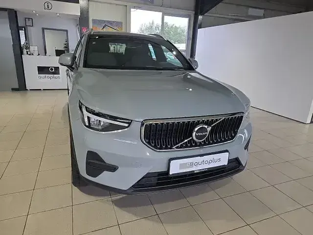 Gebraucht Volvo XC40 Core 163 PS (119 kW) 2024 Grau SUV