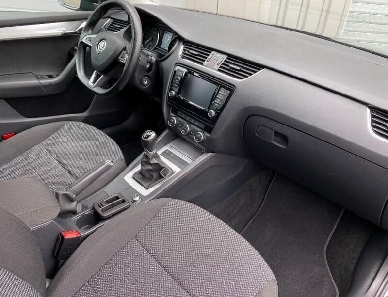 Schwarz Gebraucht 2016 Skoda Octavia Ambition Kombi | 8.900 € (Guter Preis) - Bild 1/4
