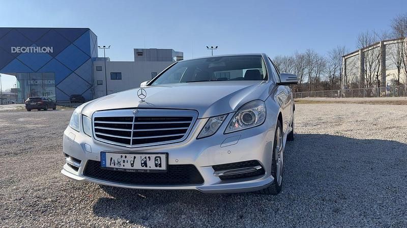 Silber Gebraucht 2013 Mercedes E220 Edition Limousine | 12.795 € (Fairer Preis) - Bild 1/4