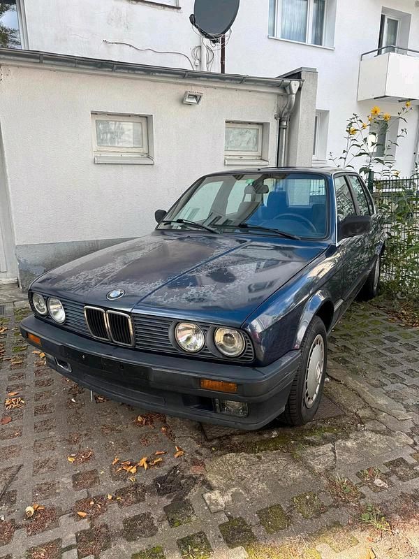 Blau Gebraucht 1998 BMW 316 Limousine | 5.000 € - Bild 1/4