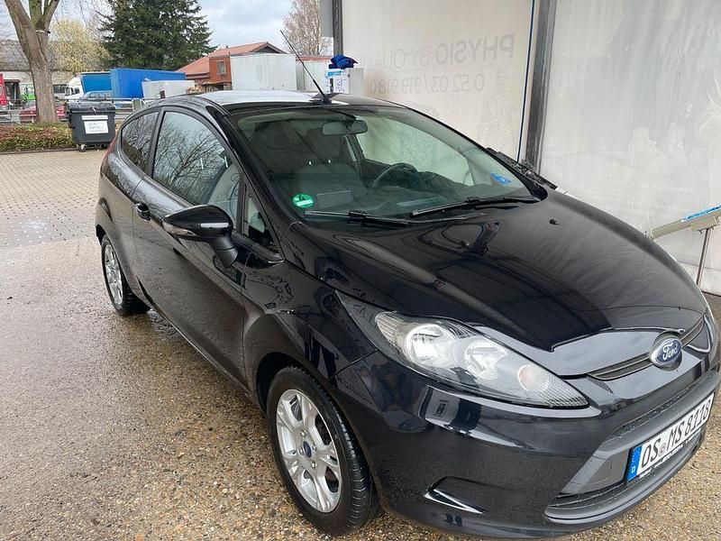 Gebraucht Ford Fiesta Trend 60 PS (44 kW) 2012 Schwarz Kleinwagen