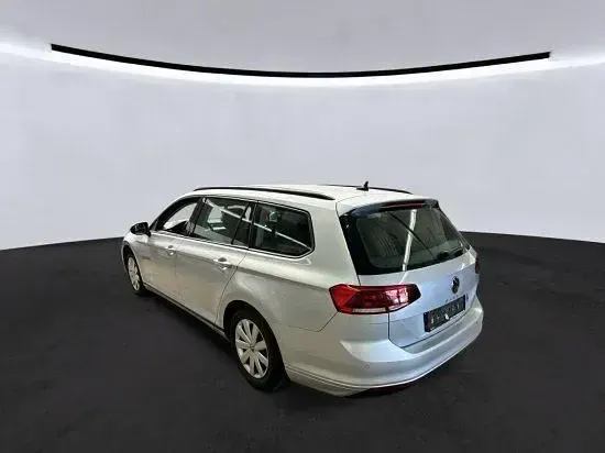 Gebraucht VW Passat 122 PS (89 kW) 2021 Silber Kombi