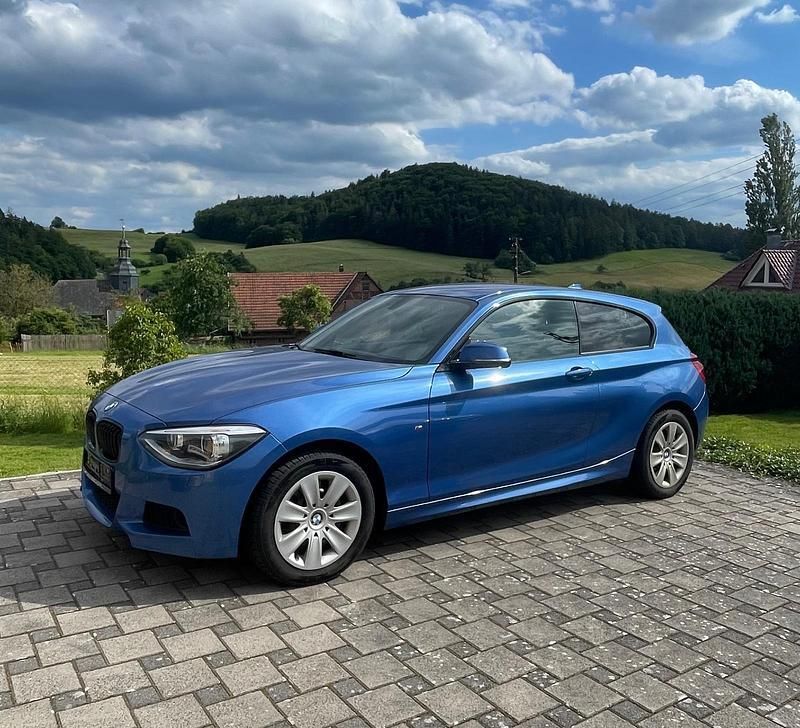 Blau Gebraucht 2012 BMW 116 M Sport Kleinwagen | 7.800 € - Bild 1/4