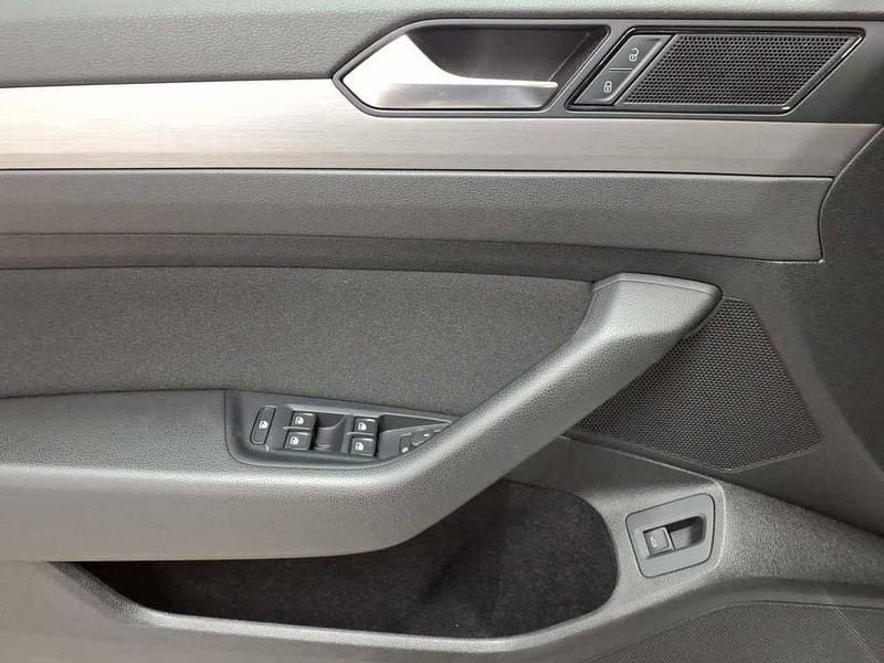 Gebraucht VW Passat 150 PS (110 kW) 2022 Silber Kombi