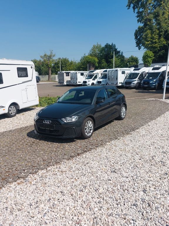 Grau Gebraucht 2020 Audi A1 Sportback Kleinwagen | 15.530 € (Guter Preis) - Bild 1/4
