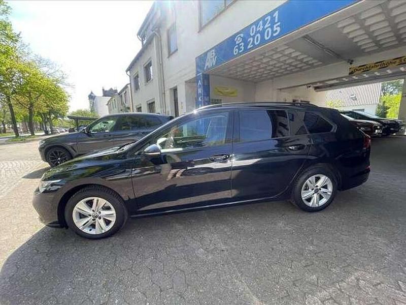 Gebraucht VW Golf VIII Life 150 PS (110 kW) 2022 Deep black perleffekt Kombi