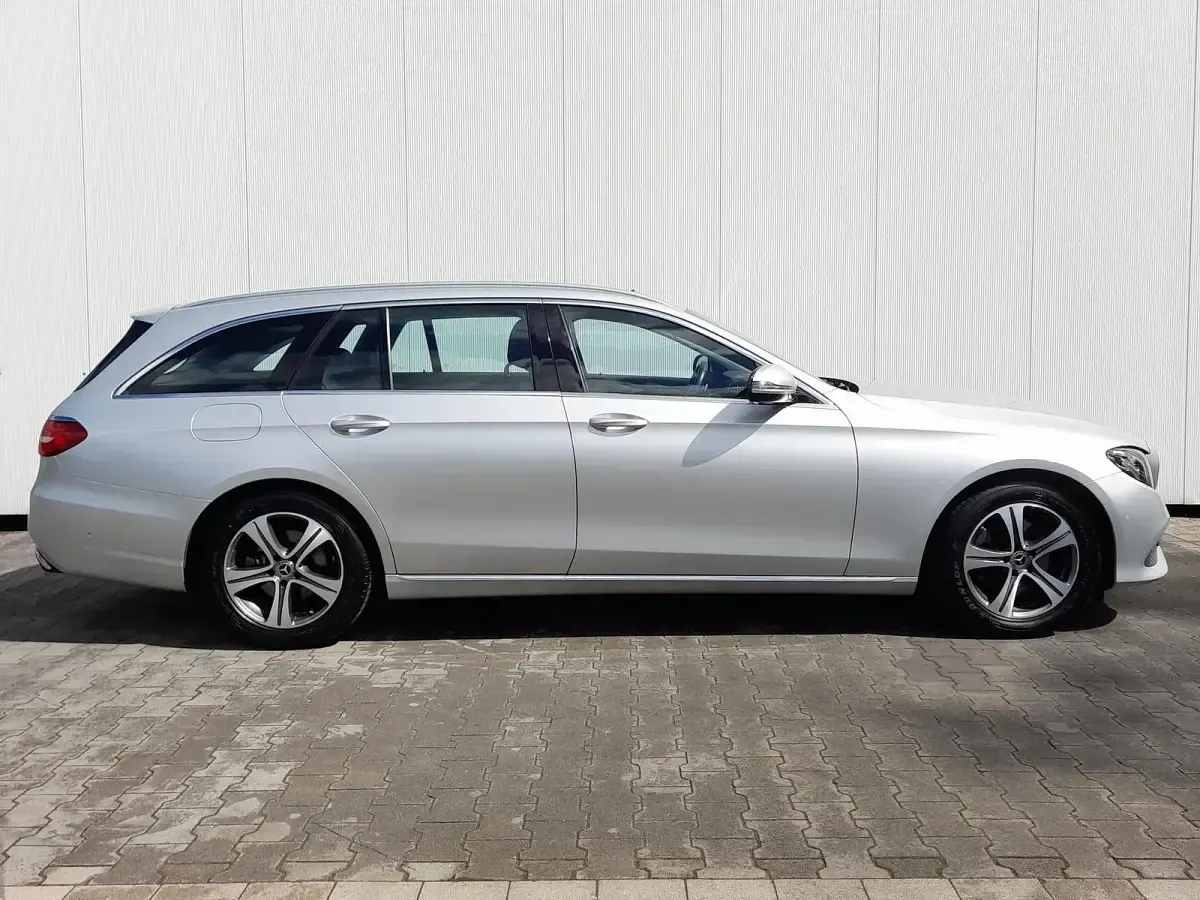 Gebraucht Mercedes E220 194 PS (142 kW) 2019 Silber metallic