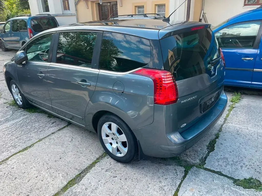 Gebraucht Peugeot 5008 Family 150 PS (110 kW) 2012 Grau Van / Kleinbus