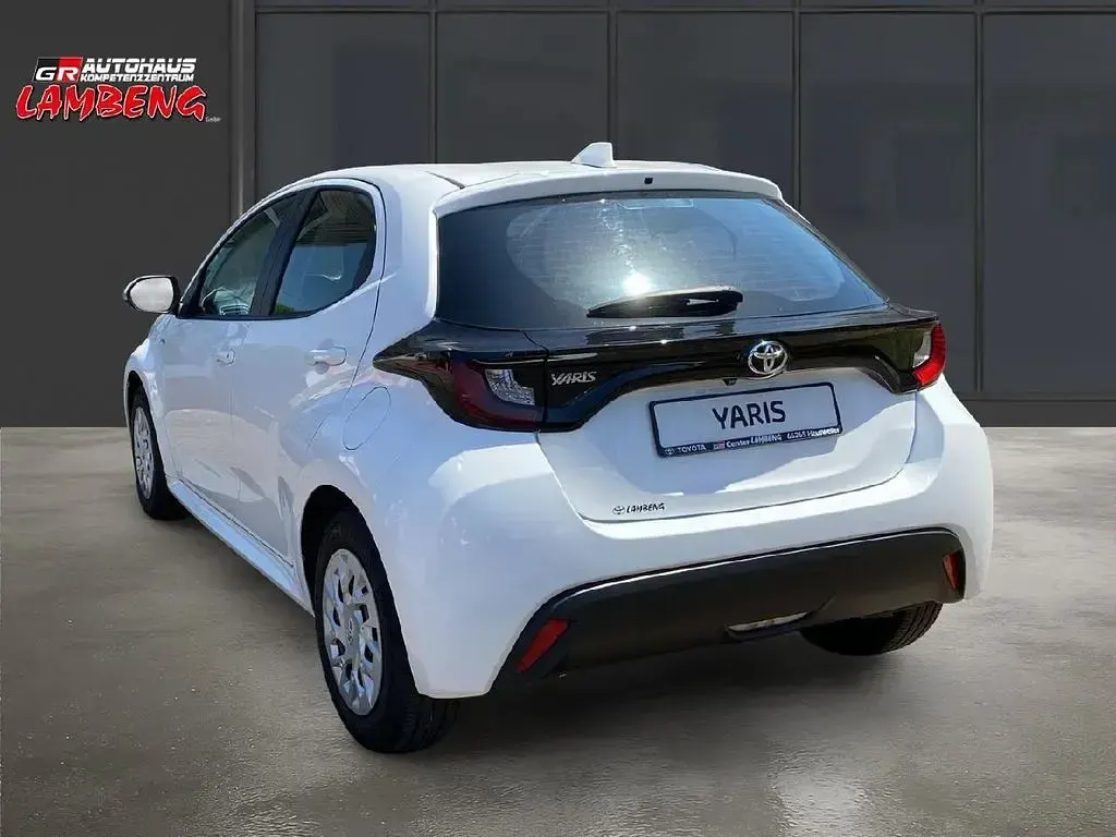 Gebraucht Toyota Yaris Basis 72 PS (52 kW) 2022 Weiß Kleinwagen