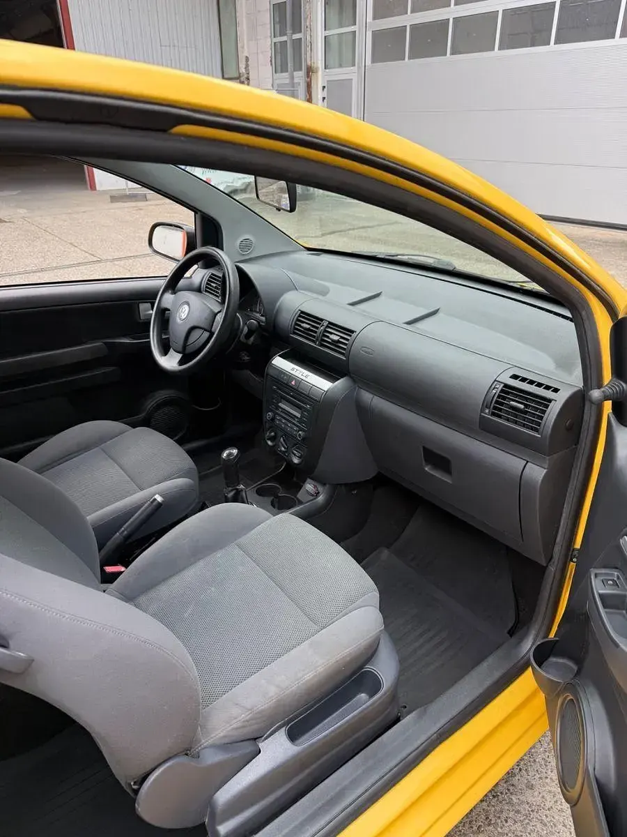 Second-hand VW Fox 54 CP (39 kW) 2010 Galben Hatchback