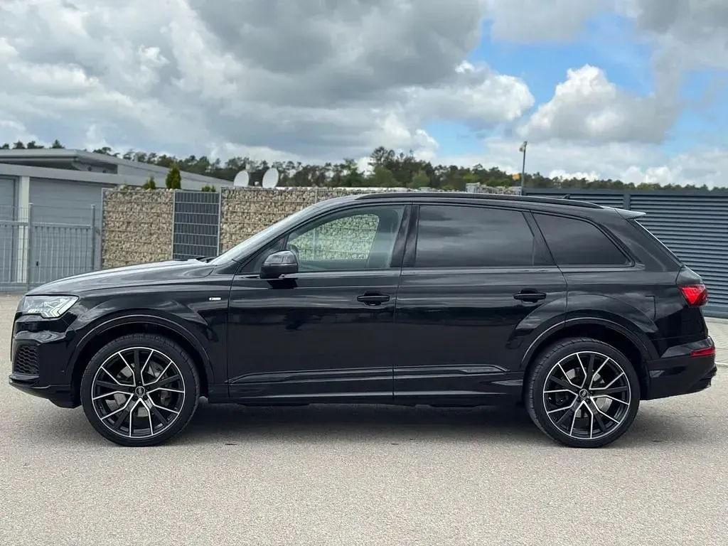 Używany Audi Q7 S-Line 340 KM (250 kW) 2023 Czarny SUV