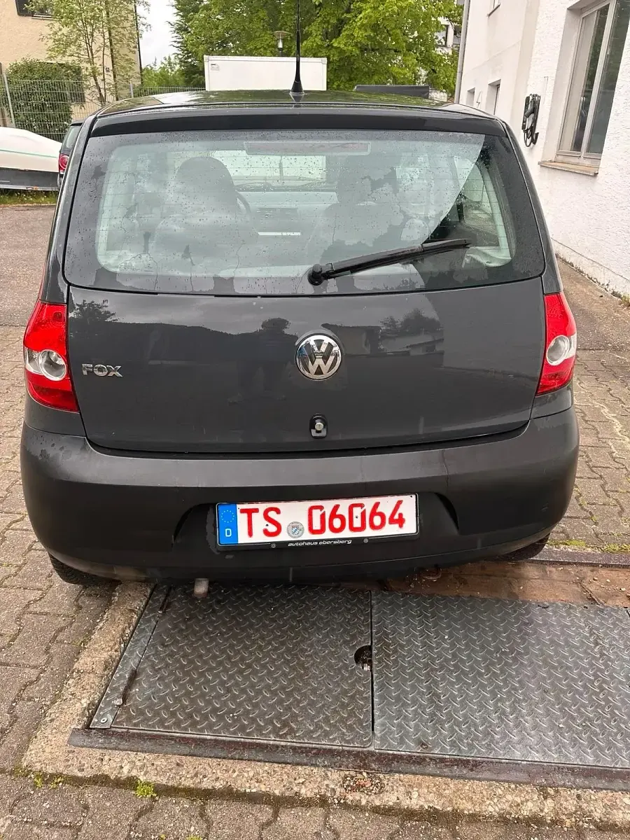 Gebraucht VW Fox 62 PS (45 kW) 2009 Grau Kleinwagen