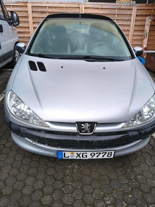 Gebraucht Peugeot 206 60 PS (44 kW) 2005 Silber Kleinwagen