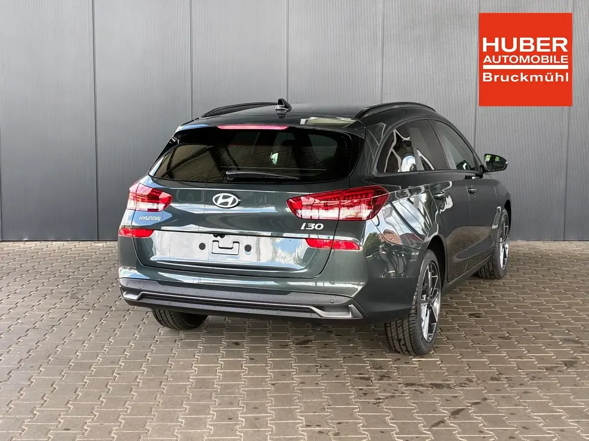 Neu Hyundai i30 Comfort 101 PS (74 kW) 2025 Cypress green Kombi