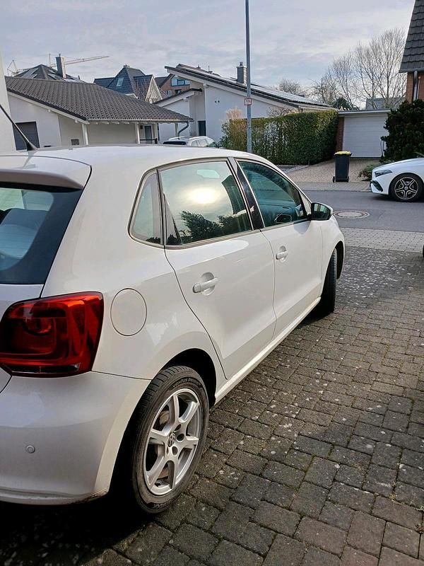 Gebraucht VW Polo 85 PS (62 kW) 2013 Weiß Kleinwagen