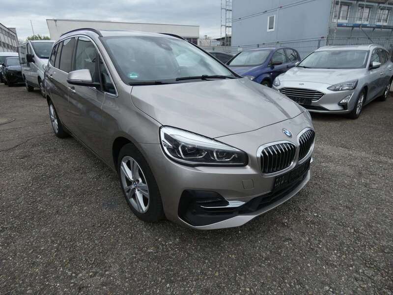 Silber Gebraucht 2022 BMW 220 Active Tourer Luxury Line Van / Kleinbus | 17.990 € (Guter Preis) - Bild 1/4