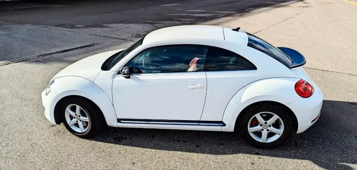Używany VW Beetle 200 KM (147 kW) 2012 Biały Hatchback