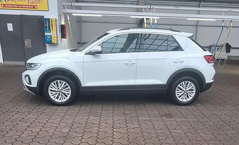 Second-hand VW T-Roc Life 110 CP (80 kW) 2023 Alb SUV