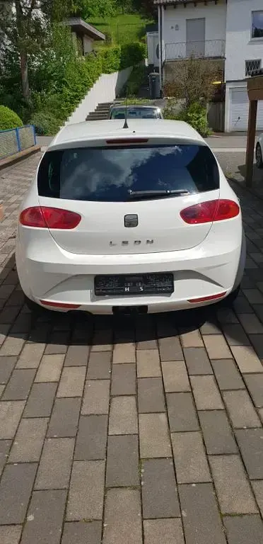 Używany Seat Leon Style 125 KM (91 kW) 2010 Biały Hatchback