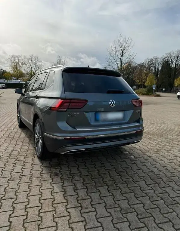 Gebraucht VW Tiguan Allspace Highline 190 PS (139 kW) 2018 Grau SUV