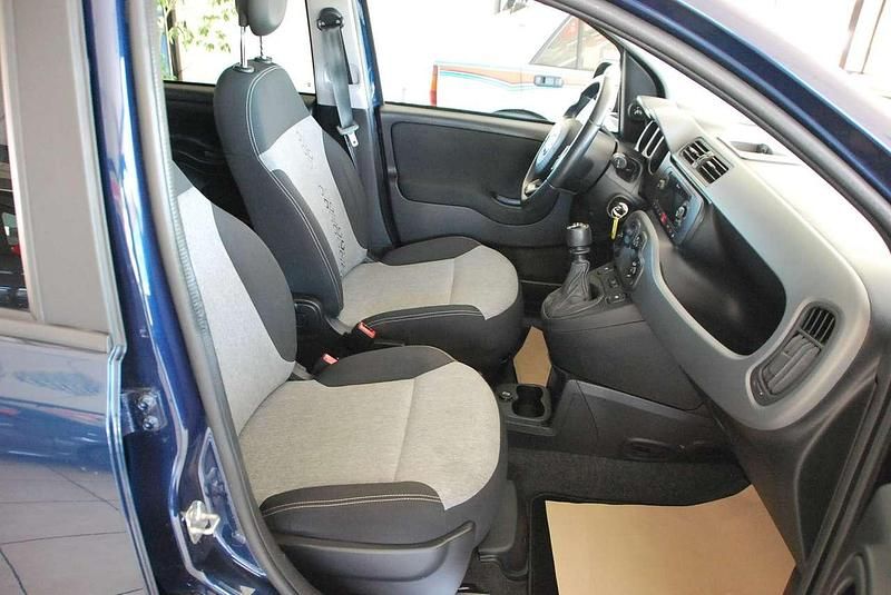 Gebraucht Fiat Panda Lounge 84 PS (61 kW) 2018 Nr. 567 / mediterraneo blau (metallic) Kleinwagen