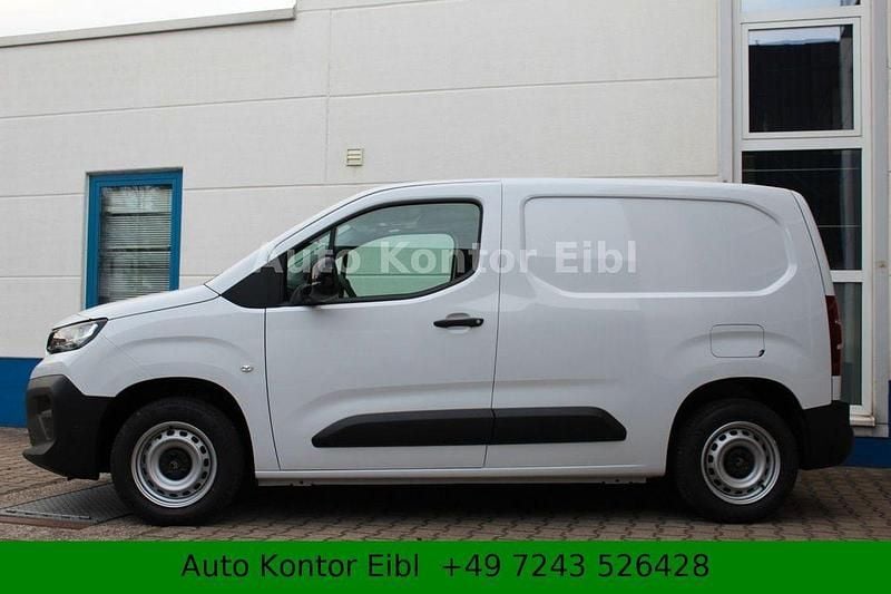 Neu Citroën Berlingo 102 PS (75 kW) 2025 Lackierung weiss icy/deckende Van / Kleinbus