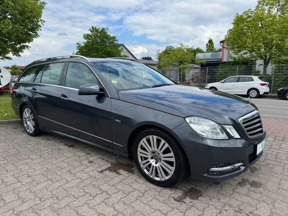 Gebraucht Mercedes E220 Avantgarde 170 PS (125 kW) 2012 Grau Kombi