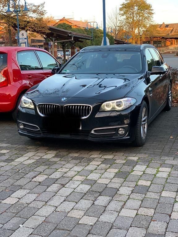 Schwarz Gebraucht 2016 BMW 530 Luxury Line Kombi | 13.100 € - Bild 1/1