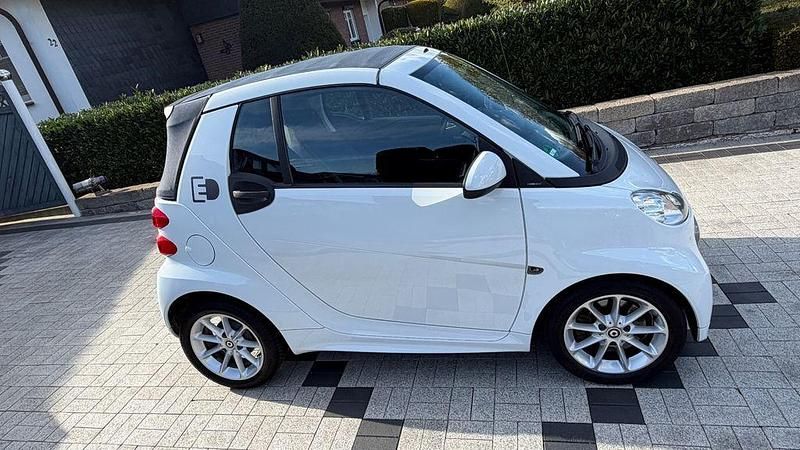 Gebraucht Smart ForTwo Cabrio 55 kW (75 PS) 2013 Weiß Cabrio