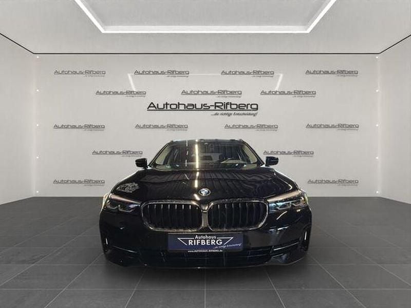 Gebraucht BMW 520 Performance 190 PS (139 kW) 2022 Schwarz Limousine