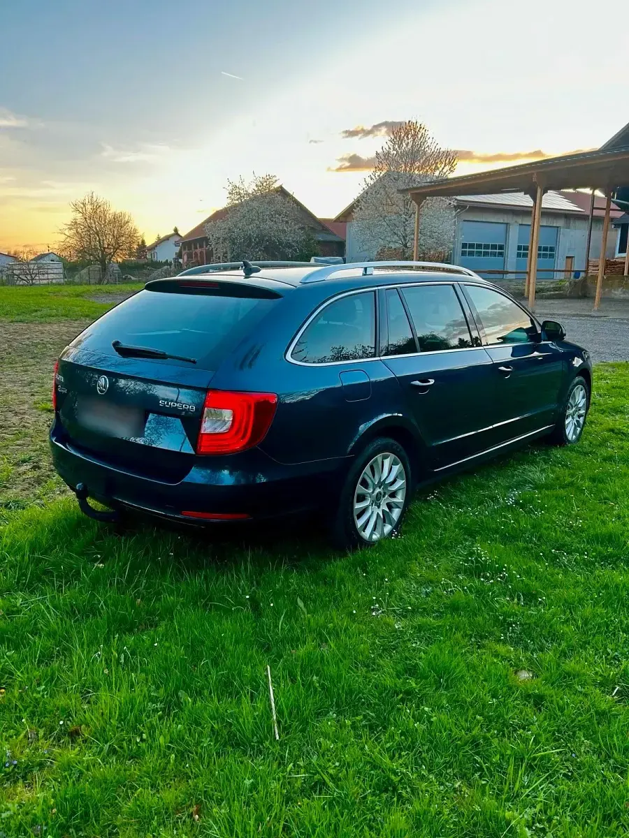 Gebraucht Skoda Superb Ambition 140 PS (102 kW) 2014 Blau Kombi