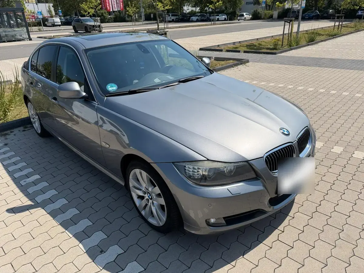 Gebraucht BMW 325 204 PS (150 kW) 2010 Grau Limousine