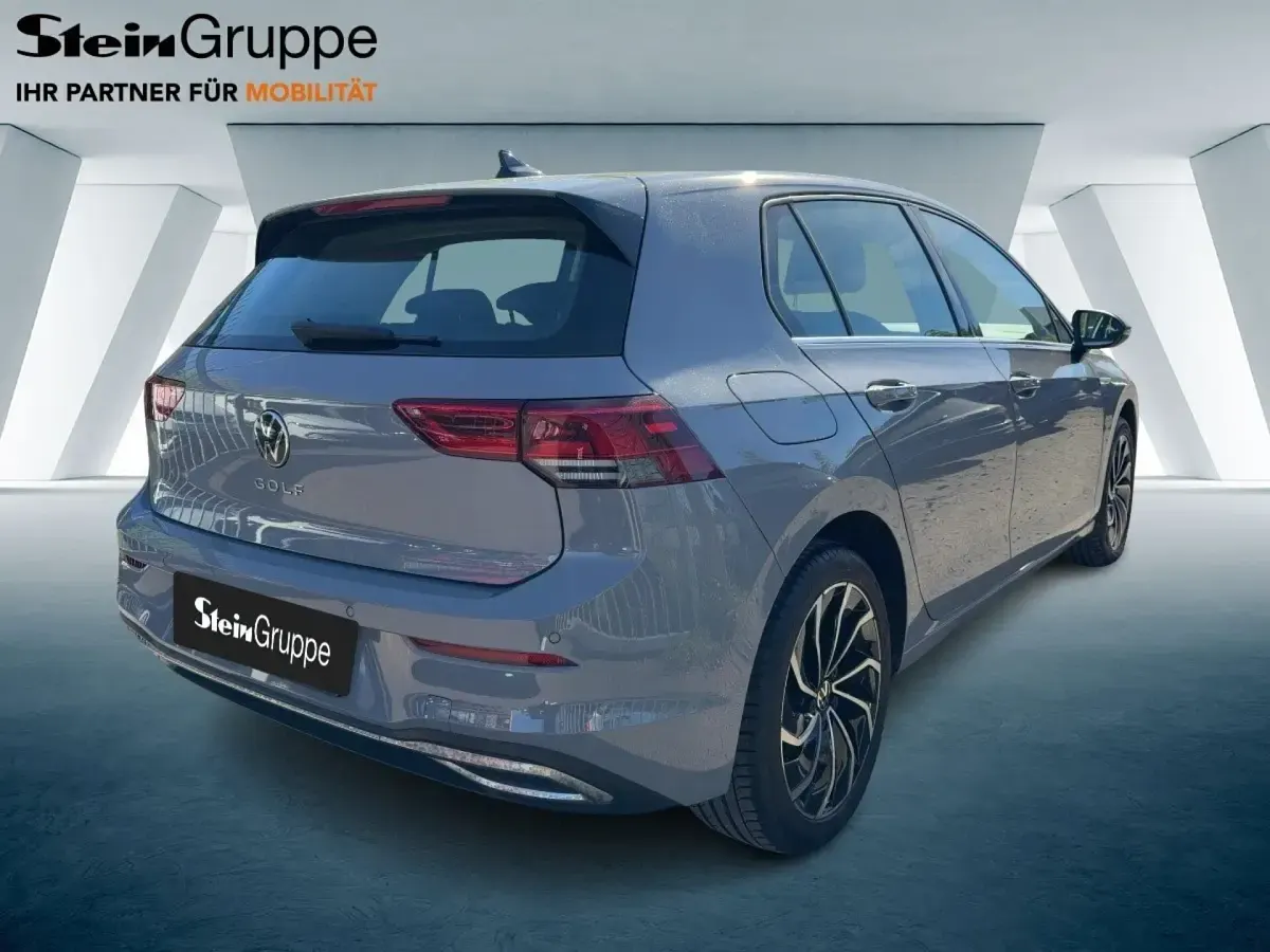 Gebraucht VW Golf VIII Style 190 PS (139 kW) 2024 Grau Limousine