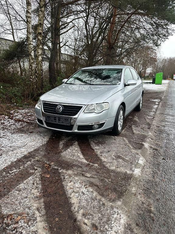 Silber Gebraucht 2007 VW Passat Comfortline Limousine | 2.999 € (Guter Preis) - Bild 1/4