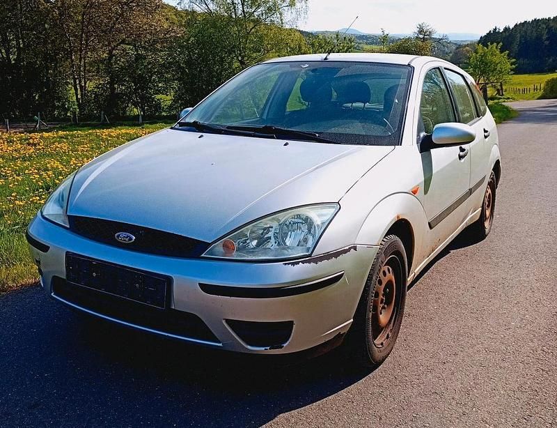 Usata Ford Focus 101 CV (74 kW) 2005 Grigio Utilitaria