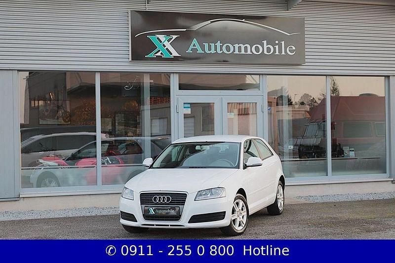 Weiß Gebraucht 2010 Audi A3 Attraction Limousine | 3.950 € (Superpreis) - Bild 1/4