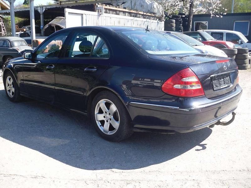 Gebraucht Mercedes E320 Avantgarde 224 PS (164 kW) 2003 Blau Limousine