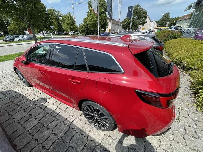 Neu Toyota Corolla 196 PS (144 kW) 2026 Karminarot metallic Kombi