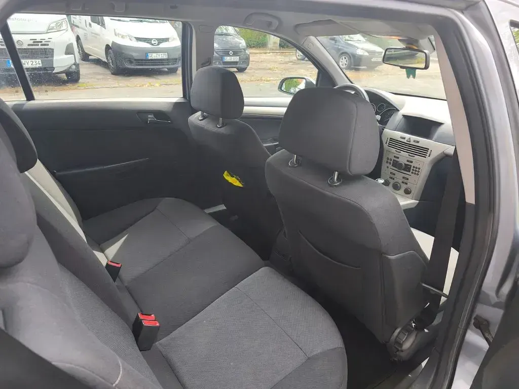 Używany Opel Astra 105 KM (77 kW) 2007 Sedan/Limuzyna