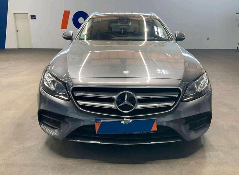 Gebraucht Mercedes E220 AMG line 194 PS (142 kW) 2016 Selenitgrau  metalliclack Kombi