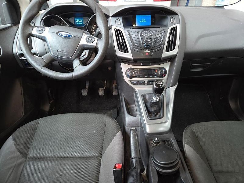 Gebraucht Ford Focus Trend 116 PS (85 kW) 2011 Schwarz Limousine