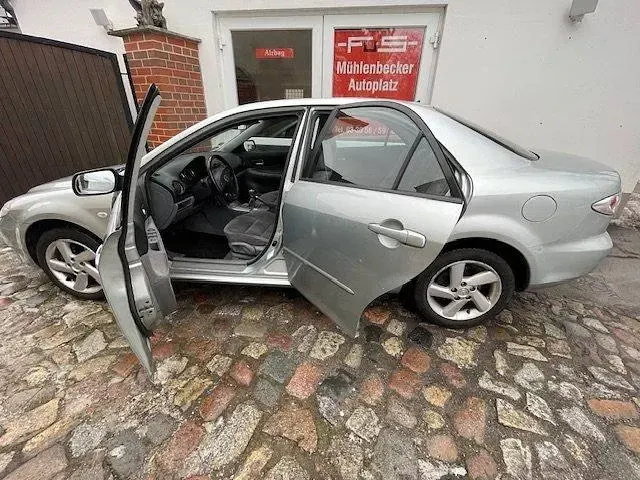 Używany Mazda 6 120 KM (88 kW) 2002 Srebrny Sedan/Limuzyna