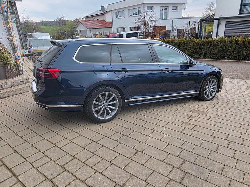 Gebraucht VW Passat Highline 190 PS (139 kW) 2016 Blau Limousine