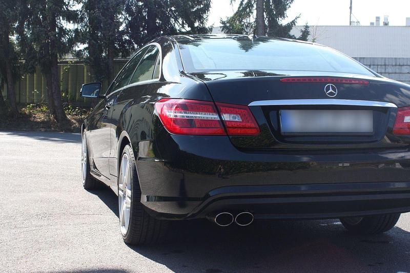 Gebraucht Mercedes E250 AMG 204 PS (150 kW) 2011 Schwarz Coupé