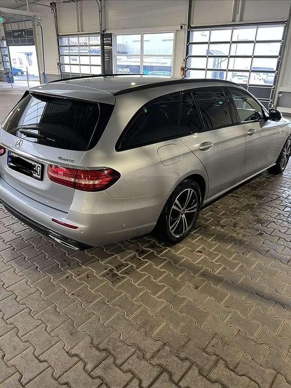 Gebraucht Mercedes E300 Avantgarde 265 PS (194 kW) 2023 Silber Kombi