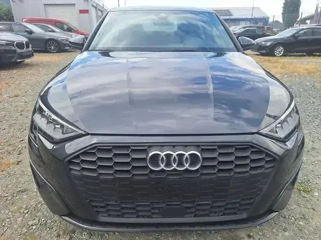Gebraucht Audi A3 Sport 110 PS (80 kW) 2022 Grau Limousine