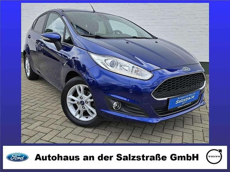 Blau Gebraucht 2017 Ford Fiesta Celebration Kleinwagen | 8.598 € (Etwas zu teuer) - Bild 1/3