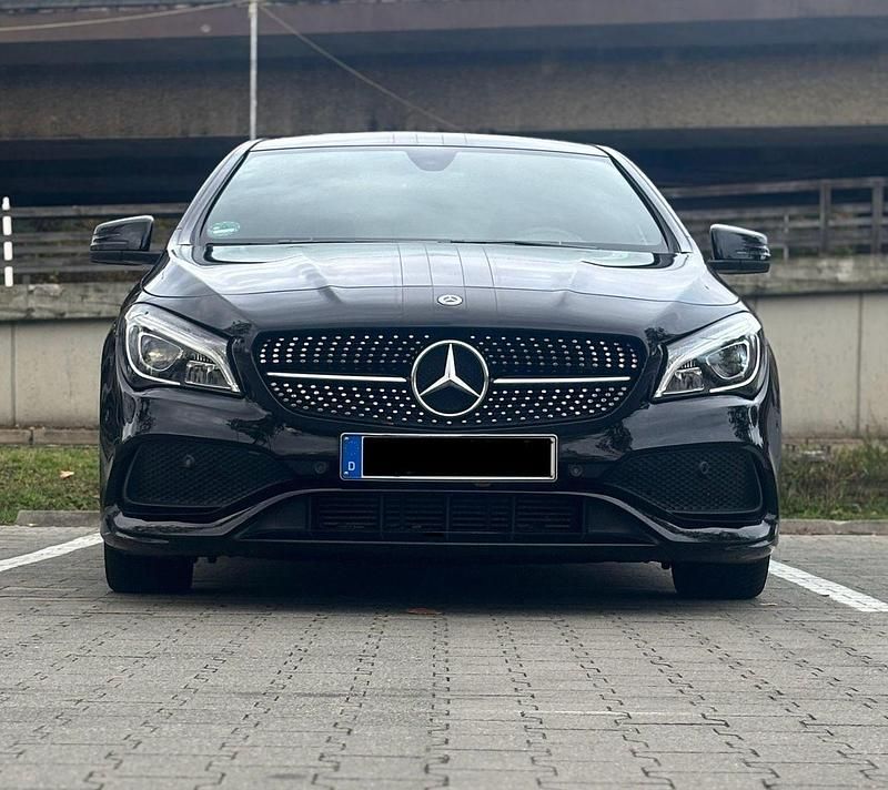 Gebraucht Mercedes CLA180 122 PS (89 kW) 2017 Schwarz Limousine